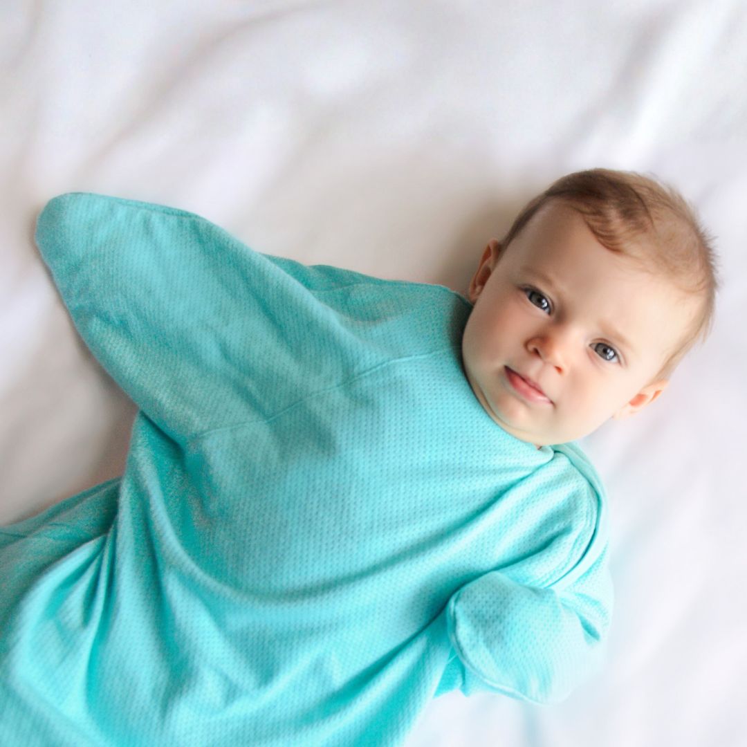 Sleepy Hugs, sleeping baby, swaddle transition, baby loves sleep, startle reflex, sleep sack, baby wearable blanket, baby blanket, swaddle sack