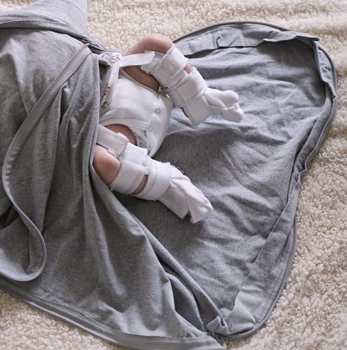 Hip harness baby sleeping bag by Baby Loves Sleep