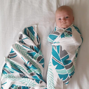 Newborn swaddle wrap with clever arm pockets that cocoon baby’s arms to keep them securely inside the wrap.