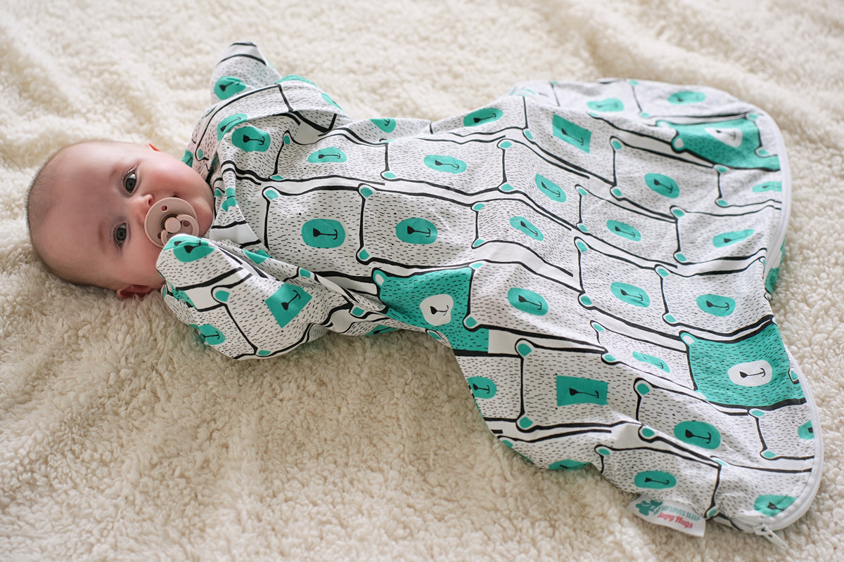 Sleepy Hugs Extra-Wide Sack (Hip Dysplasia) - Minty Bears (All Seasons)